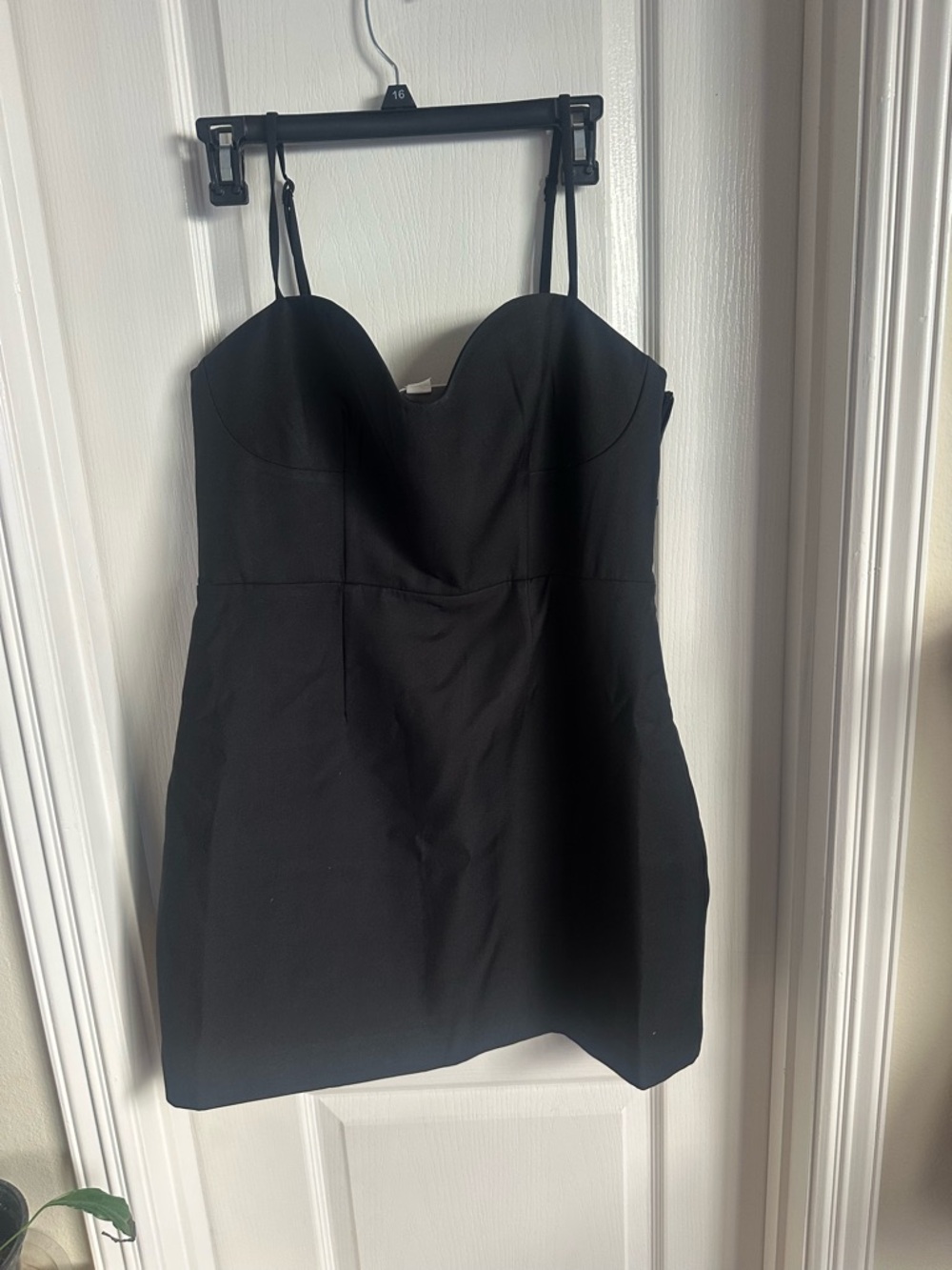Sleek Black Sweetheart Mini Dress with Adjustable Straps
